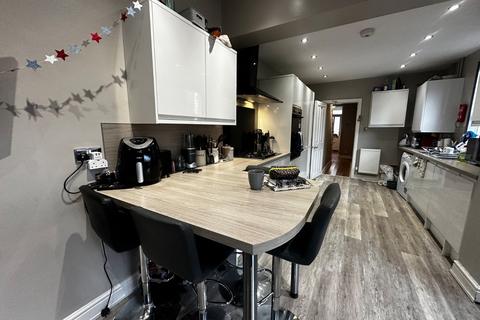 6 bedroom terraced house to rent, Teversal Avenue, Nottingham, Nottinghamshire, NG7