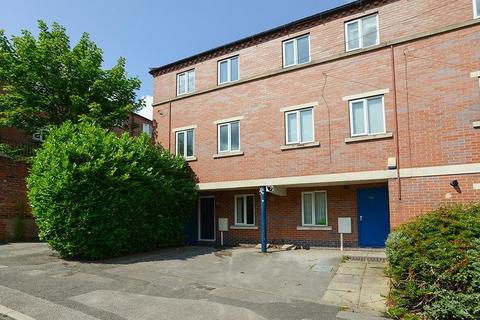 6 bedroom end of terrace house to rent, Raleigh Street, Nottingham, Nottinghamshire, NG7