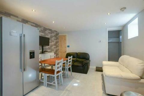 4 bedroom flat to rent, Forest Road East, Nottingham, Nottinghamshire, NG1