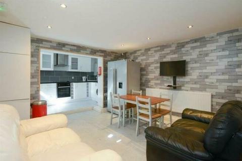 4 bedroom flat to rent, Forest Road East, Nottingham, Nottinghamshire, NG1