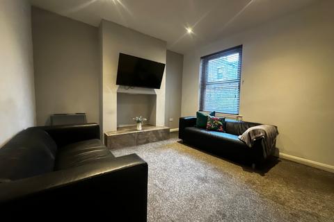 5 bedroom end of terrace house to rent, Shelton Street, Nottingham, NG3