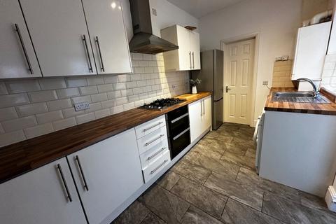 5 bedroom terraced house to rent, Woodborough Road, Nottingham, NG3