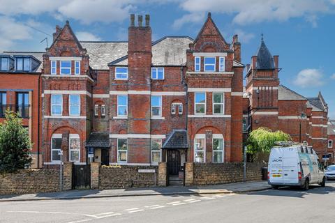4 bedroom flat to rent, Arthur Street, Arboretum, Nottingham, NG7