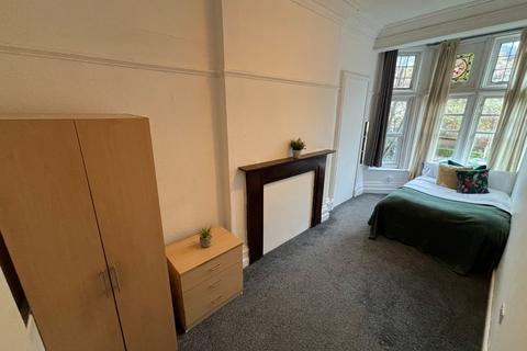 4 bedroom flat to rent, Burns Street, Arboretum, Nottingham, NG7