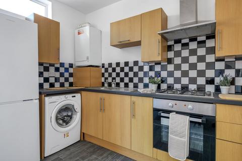 4 bedroom flat to rent, Burns Street, Arboretum, Nottingham, NG7