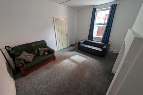 2 bedroom flat to rent, Foxhall Road, Nottingham, NG7