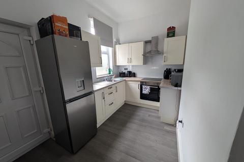 2 bedroom flat to rent, Foxhall Road, Nottingham, NG7