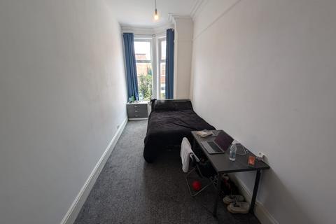 2 bedroom flat to rent, Foxhall Road, Nottingham, NG7