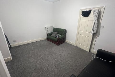 4 bedroom flat to rent, Foxhall Road, Nottingham, NG7