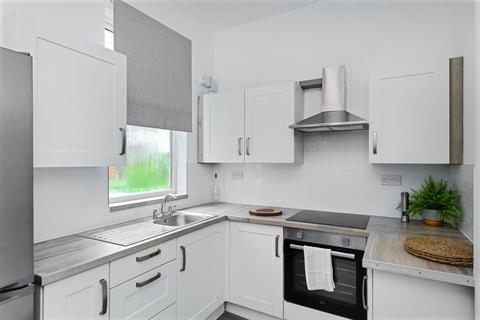 4 bedroom flat to rent, Foxhall Road, Nottingham, NG7