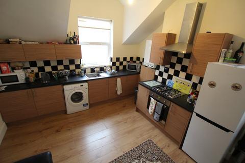 4 bedroom flat to rent, Foxhall Road, Nottingham, NG7