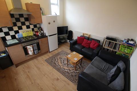 4 bedroom flat to rent, Foxhall Road, Nottingham, NG7