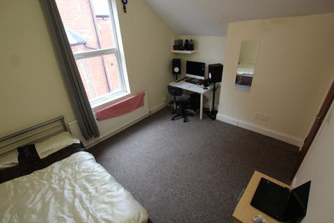 4 bedroom flat to rent, Foxhall Road, Nottingham, NG7