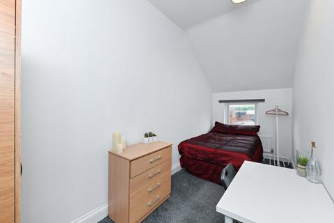 4 bedroom flat to rent, Foxhall Road, Nottingham, NG7
