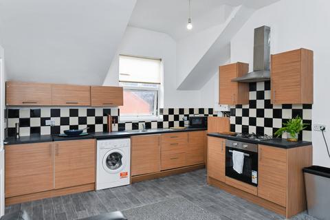 4 bedroom flat to rent, Foxhall Road, Nottingham, NG7