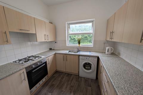 3 bedroom flat to rent, Foxhall Road, Nottinghm, NG7