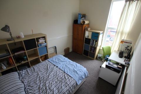 3 bedroom flat to rent, Foxhall Road, Nottingham, NG7