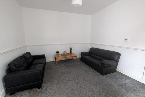 3 bedroom flat to rent, Foxhall Road, Nottingham, NG7