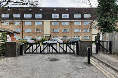 2 bedroom flat for sale, Charter Court, New Malden