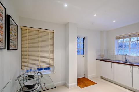 2 bedroom flat to rent, Fulham Road, South Kensington, SW3