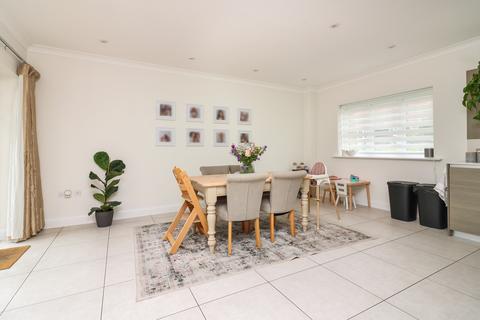 4 bedroom end of terrace house for sale, Mortimer Crescent, King's Park