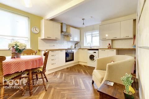 3 bedroom end of terrace house for sale, South Avenue, Pontypool