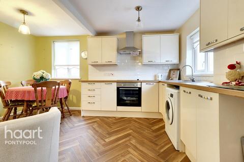 3 bedroom end of terrace house for sale, South Avenue, Pontypool