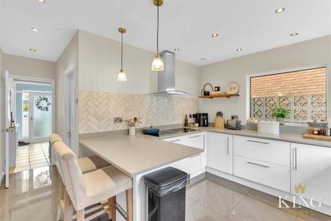 2 Brook End Drive, Henley-in-arden, B95 5JA