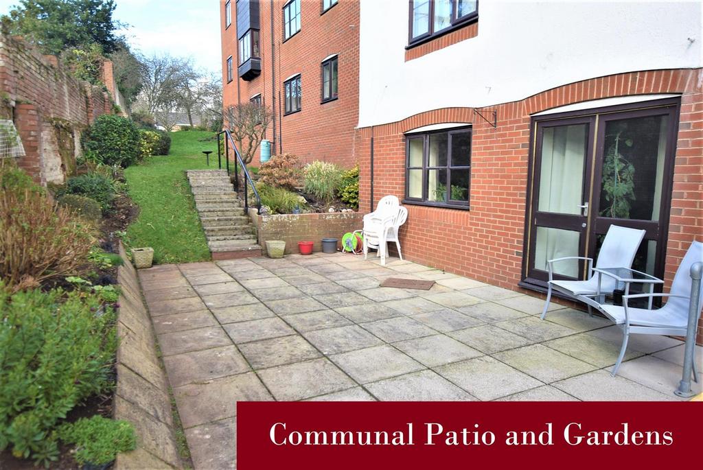 Communal Patio &amp; Gardens