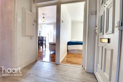 7, Taunton House Redcar Road, Romford, RM3 9PX