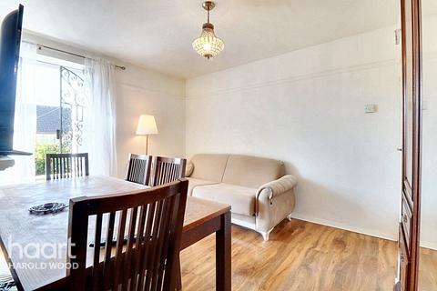 7, Taunton House Redcar Road, Romford, RM3 9PX
