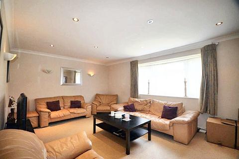 2 bedroom maisonette to rent, Woodfield Road, Radlett, WD7