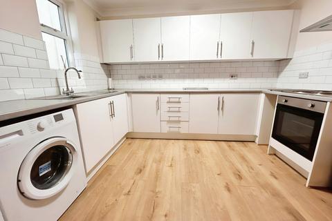 2 bedroom flat to rent, Hadfield Close, Manchester, Greater Manchester, M14