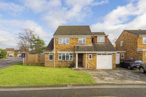 4 bedroom detached house to rent, Severn Drive, Walton-On-Thames KT12