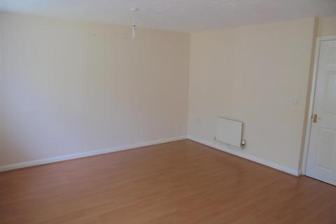 3 bedroom terraced house to rent, Finchale Avenue, Priorslee, Telford, Shropshire, TF2