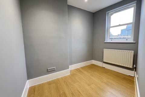 2 bedroom flat to rent, Queens Road, London SE14