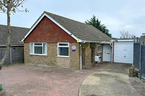 3 bedroom detached bungalow to rent, Willow Walk, Eastbourne BN22