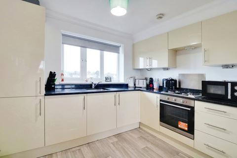 3 bedroom flat to rent, Lower Southend Road, Wickford, SS11