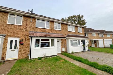 3 bedroom terraced house to rent, 19 Oakfield, Woking GU21