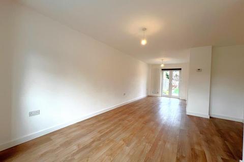 3 bedroom terraced house to rent, 19 Oakfield, Woking GU21