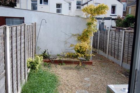 3 bedroom terraced house to rent, St Marys Road, Gillingham ME7