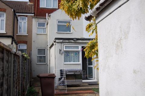 3 bedroom terraced house to rent, St Marys Road, Gillingham ME7