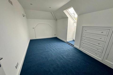 6 bedroom detached house to rent, Shoot Up Hill, London