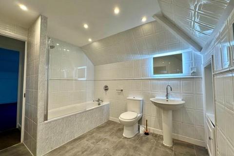 6 bedroom detached house to rent, Shoot Up Hill, London