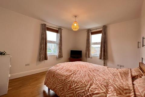 4 bedroom end of terrace house for sale, St. Michaels Street, Folkestone