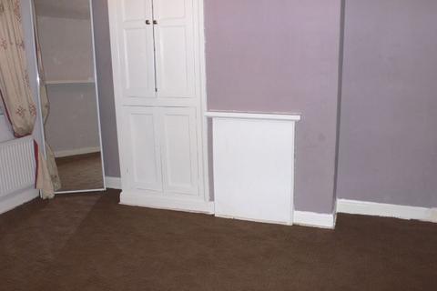 1 bedroom terraced house to rent, Longroyd Crescent, Beeston, West Yorkshire, LS11