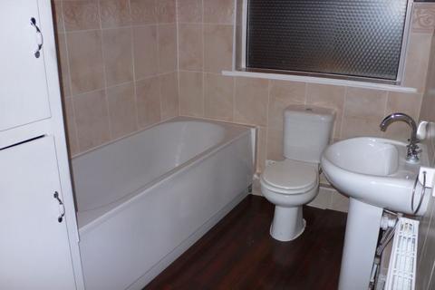 1 bedroom terraced house to rent, Longroyd Crescent, Beeston, West Yorkshire, LS11