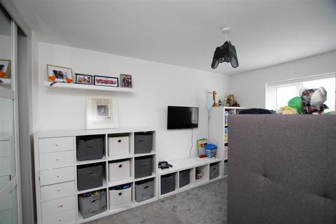 74 Coronel Close, Swindon, SN3 4FW