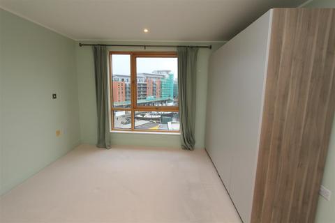 2 bedroom flat to rent, McClure House, Leeds Dock