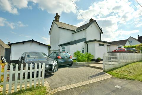 3 bedroom detached house to rent, Colehill